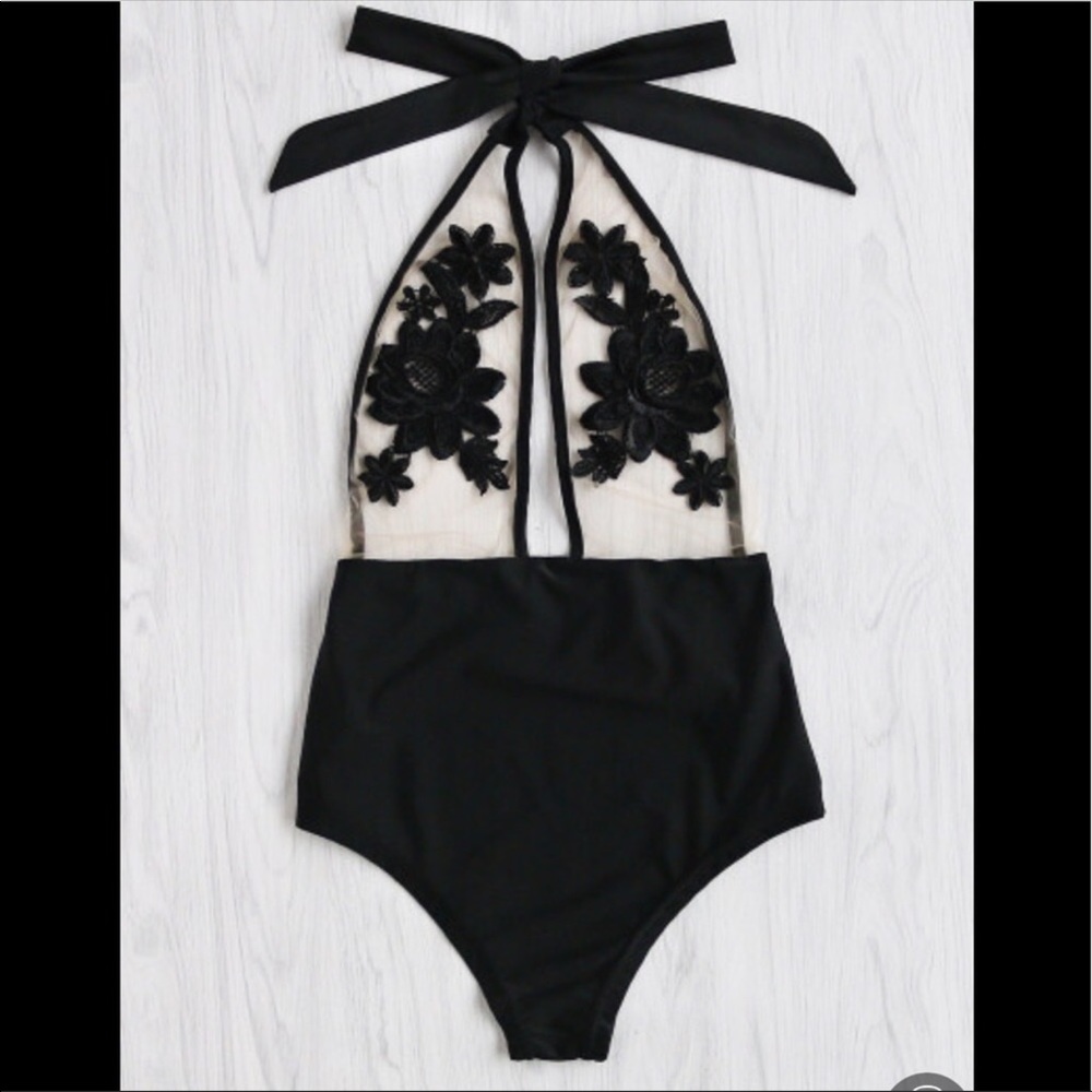๐HOST PICK๐ NEW BLAK FLORAL BATHING SUIT - Picture 4 of 6